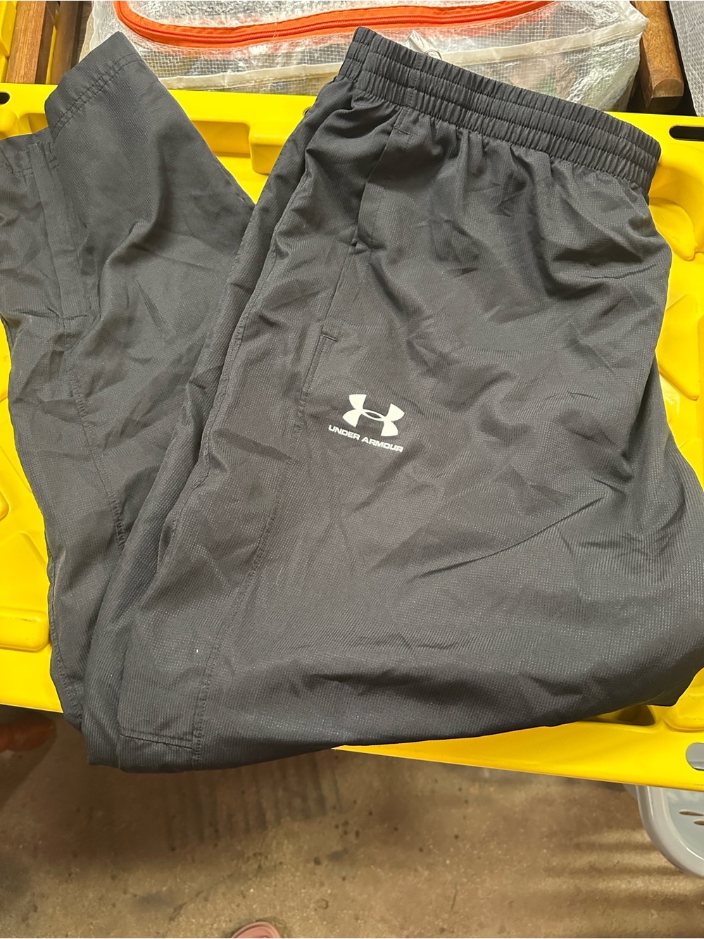 Under Armour Black men’s XXL Athletic lightweight pants zips at ankles